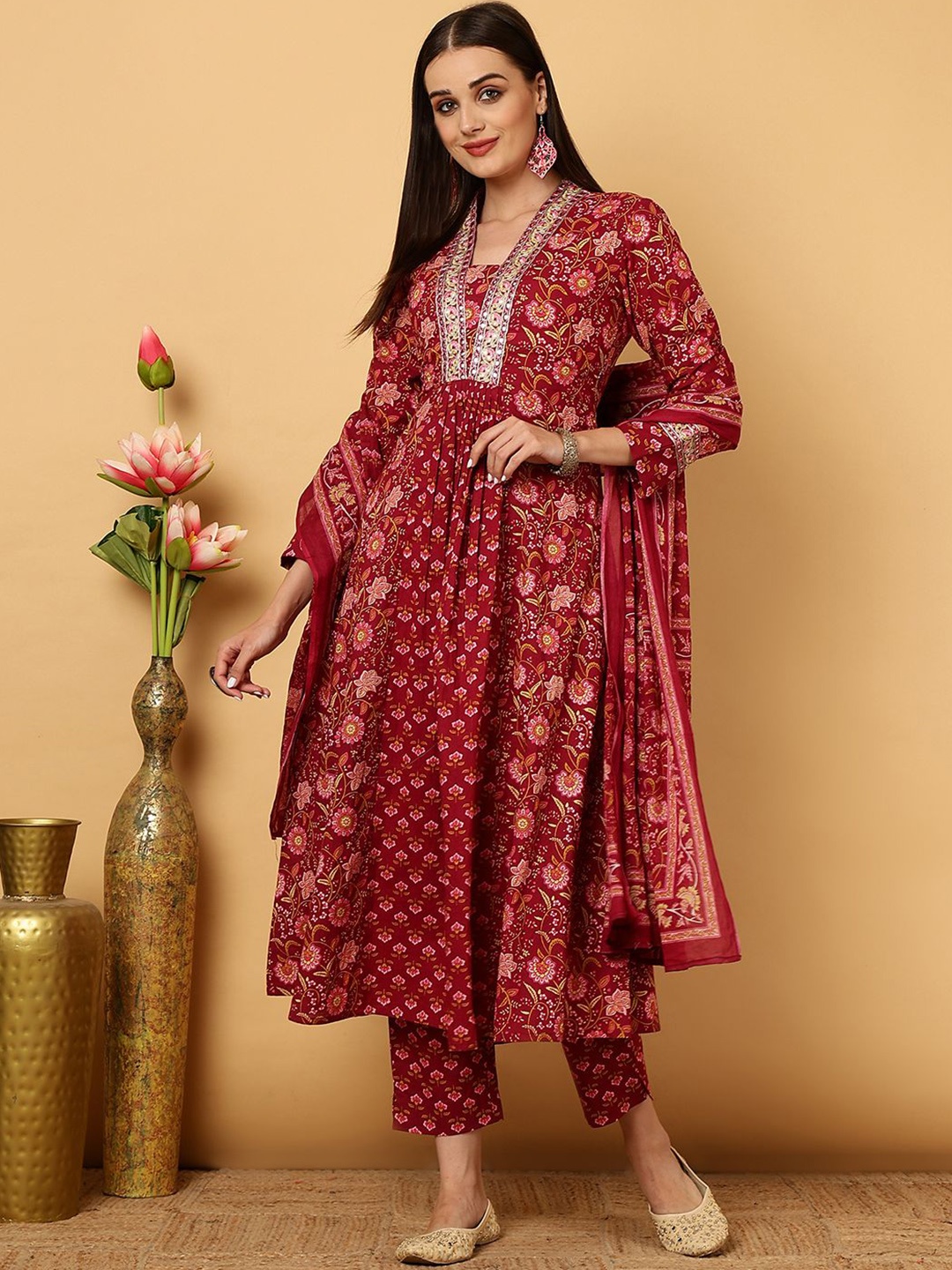 GULMOHAR JAIPUR Floral Printed V-Neck Pure Cotton Kurta with Trousers & Dupatta, Maroon
GULMOHAR JAIPUR Floral Printed V-Neck Pure Cotton Kurta with Trousers & Dupatta, Maroon