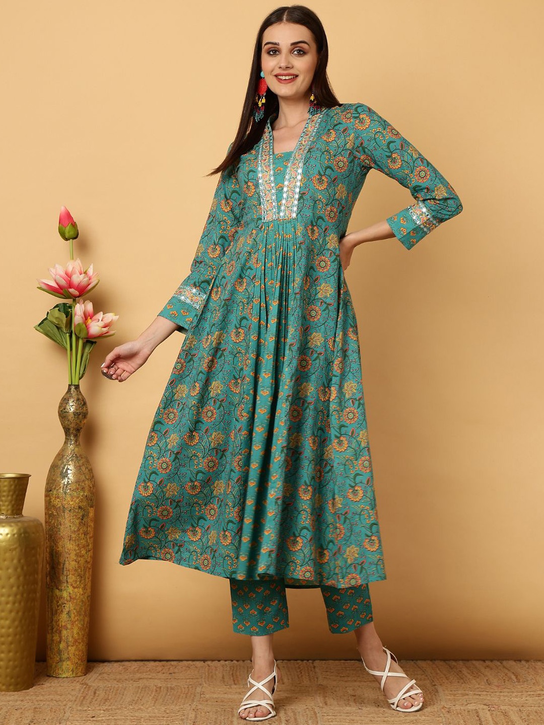 GULMOHAR JAIPUR Floral Printed V-Neck Pure Cotton Kurta with Trousers & Dupatta, Turquoise blue
GULMOHAR JAIPUR Floral Printed V-Neck Pure Cotton Kurta with Trousers & Dupatta, Turquoise blue