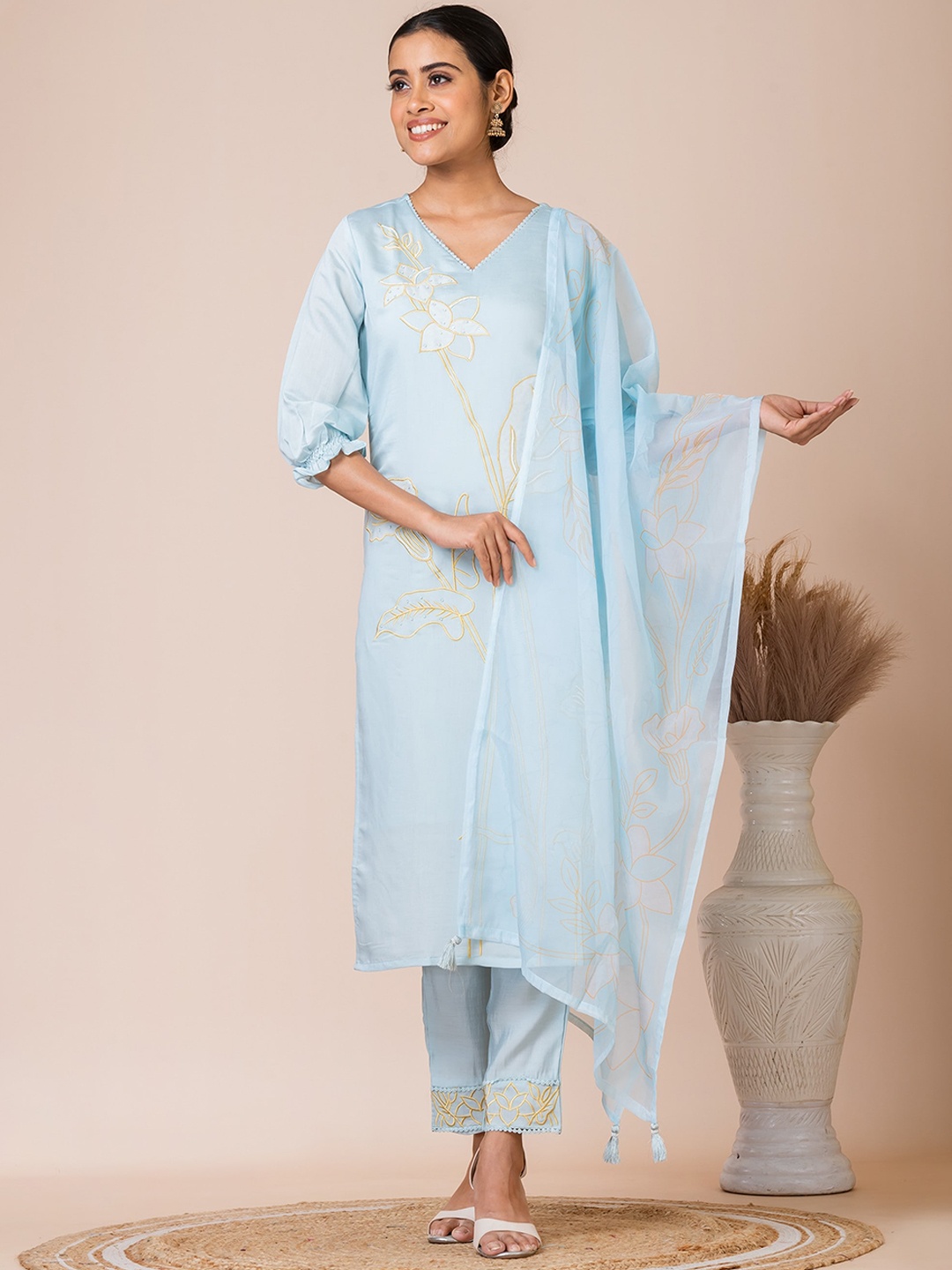 SARSO Floral Embroidered Beads and Stones Straight Kurta with Trousers & With Dupatta, Blue
SARSO Floral Embroidered Beads and Stones Straight Kurta with Trousers & With Dupatta, Blue