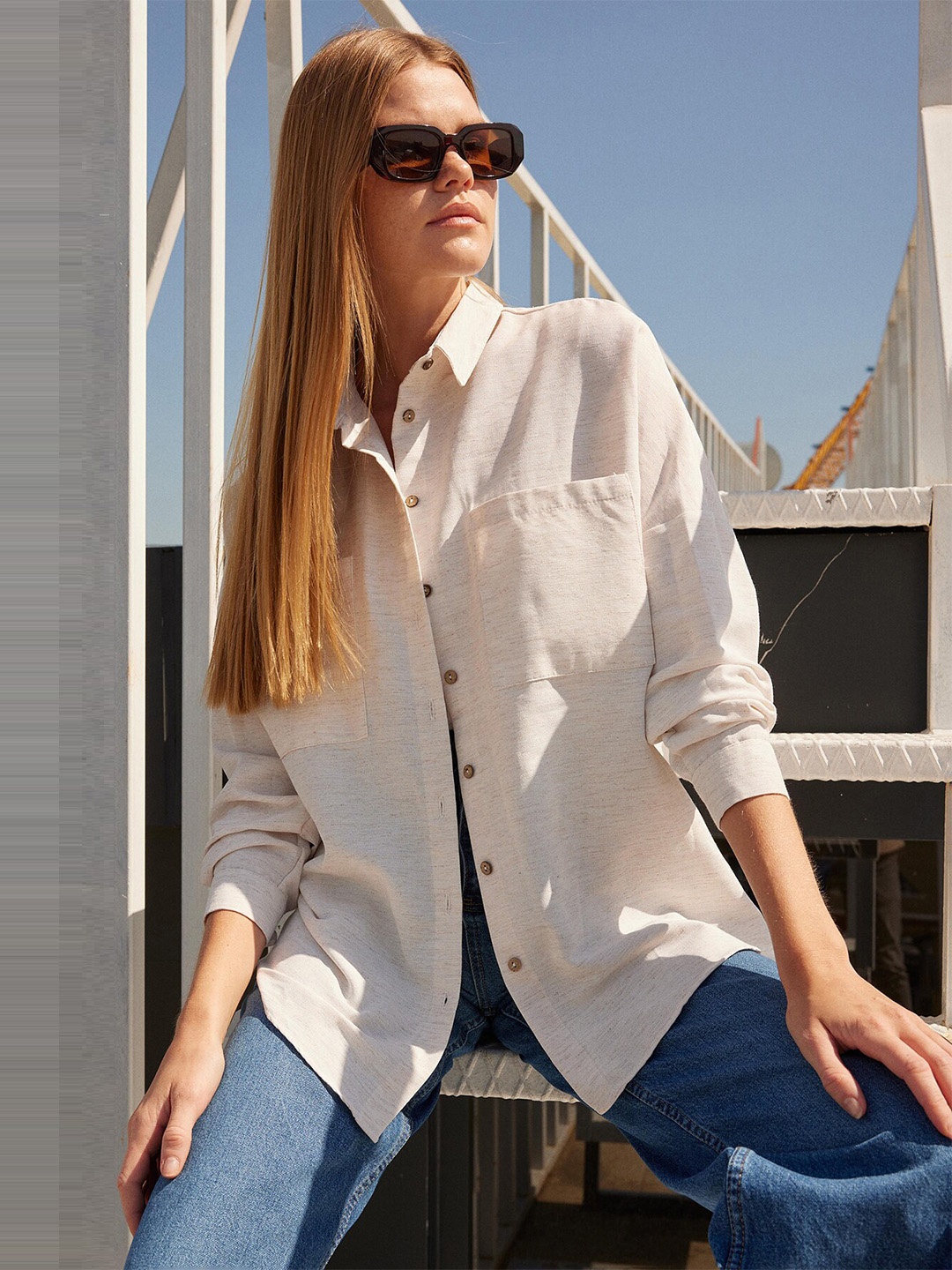 BIGDART Spread Collar Long Sleeves Pockets Longline Pure Linen Casual Shirt, Off white
BIGDART Spread Collar Long Sleeves Pockets Longline Pure Linen Casual Shirt, Off white