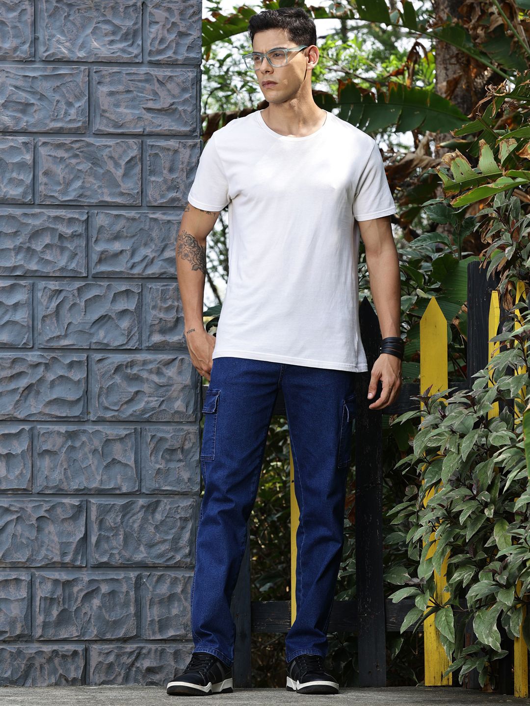 Mast & Harbour Men Blue Smart Mid-Rise Relaxed Fit Clean Look Stretchable Cargo Jeans
Mast & Harbour Men Blue Smart Mid-Rise Relaxed Fit Clean Look Stretchable Cargo Jeans
