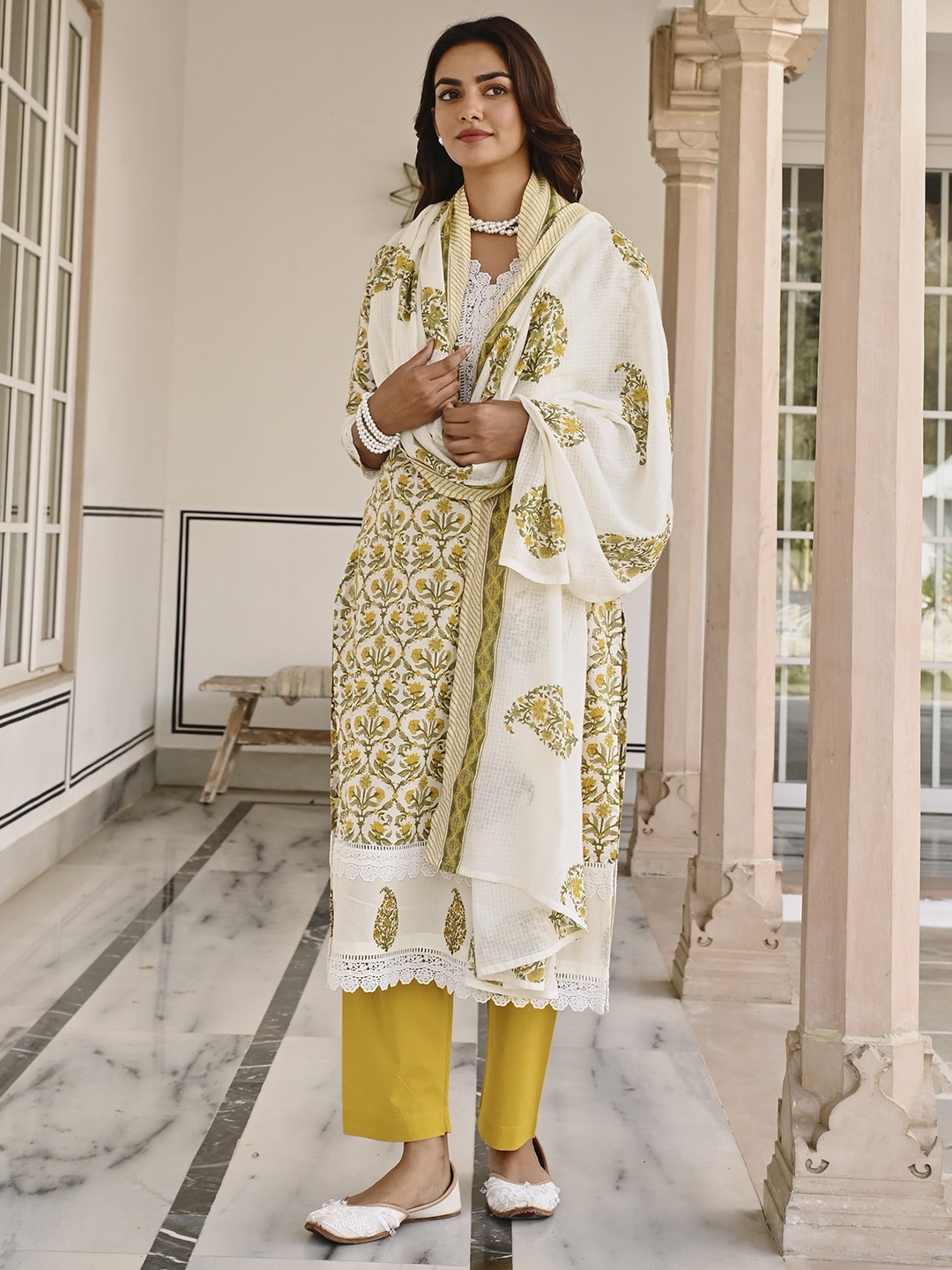 KARAJ JAIPUR Floral Printed Regular Pure Cotton Kurta with Trousers & Dupatta, Yellow
KARAJ JAIPUR Floral Printed Regular Pure Cotton Kurta with Trousers & Dupatta, Yellow