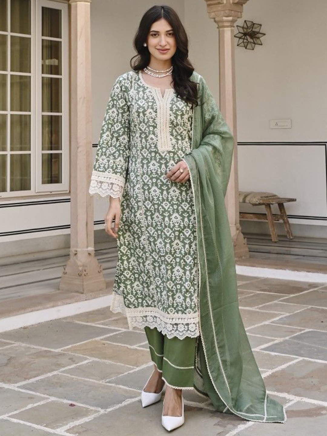 KARAJ JAIPUR Floral Printed Pure Cotton Straight Kurta With Trousers & Dupatta, Green
KARAJ JAIPUR Floral Printed Pure Cotton Straight Kurta With Trousers & Dupatta, Green