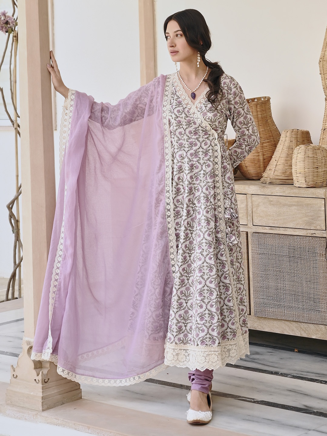 KARAJ JAIPUR Floral Printed Angrakha Pure Cotton Kurta with Trousers & Dupatta, Purple
KARAJ JAIPUR Floral Printed Angrakha Pure Cotton Kurta with Trousers & Dupatta, Purple