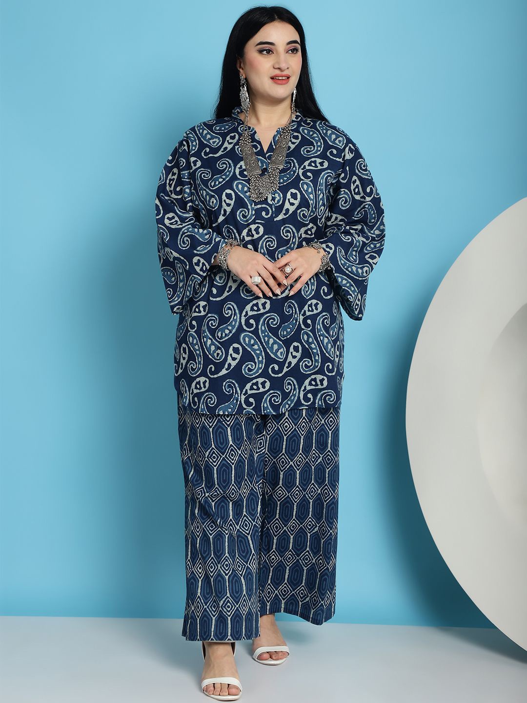 TAG 7 Plus Size Paisley Printed Mandarin Collar Pure Cotton Tunic With Palazzos, Blue
TAG 7 Plus Size Paisley Printed Mandarin Collar Pure Cotton Tunic With Palazzos, Blue