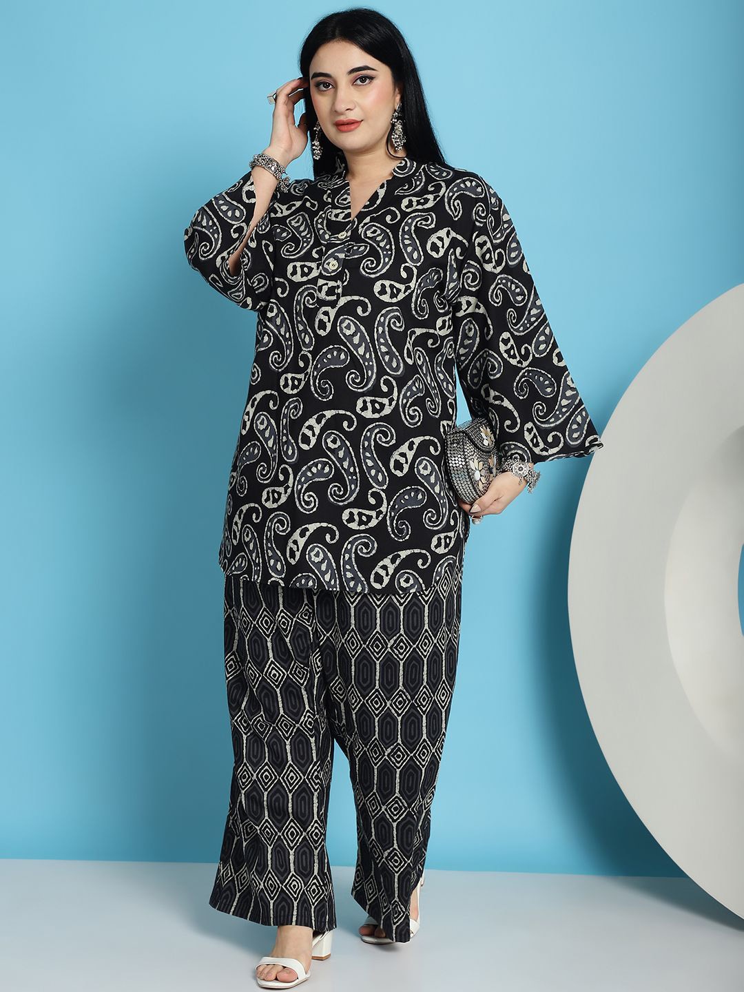 TAG 7 Plus Size Paisley Printed Mandarin Collar Pure Cotton Tunic With Palazzos, Black
TAG 7 Plus Size Paisley Printed Mandarin Collar Pure Cotton Tunic With Palazzos, Black