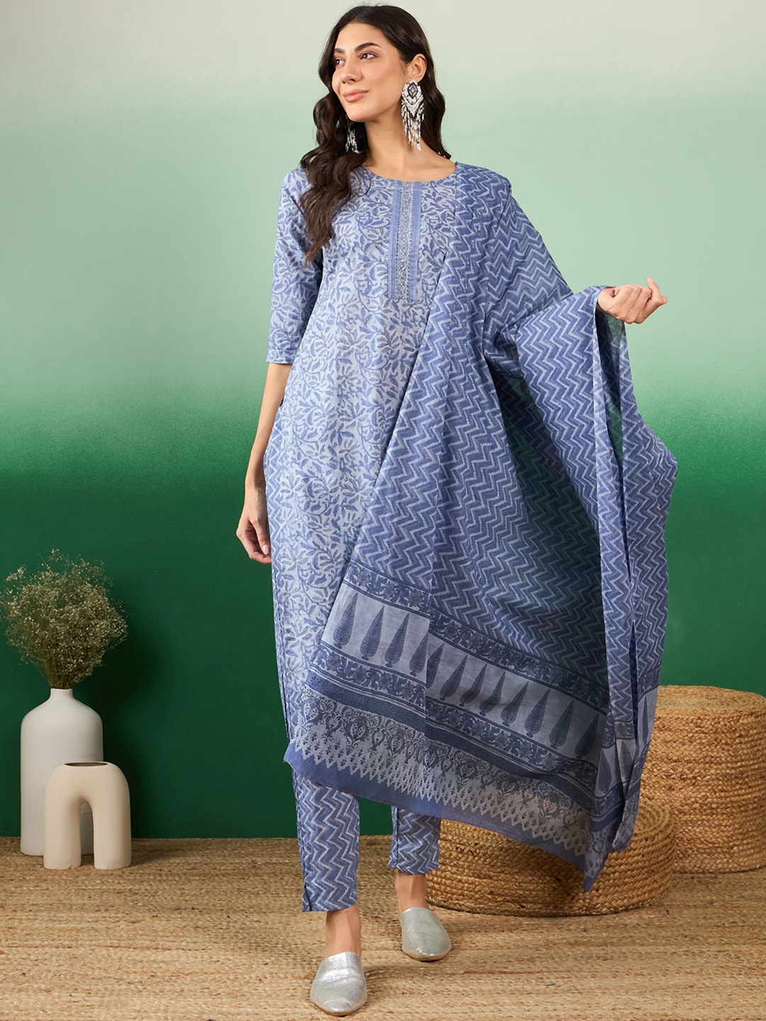 Vastramyaa Ethnic Motifs Printed Regular Pure Cotton Kurta with Trousers & Dupatta, Purple
Vastramyaa Ethnic Motifs Printed Regular Pure Cotton Kurta with Trousers & Dupatta, Purple