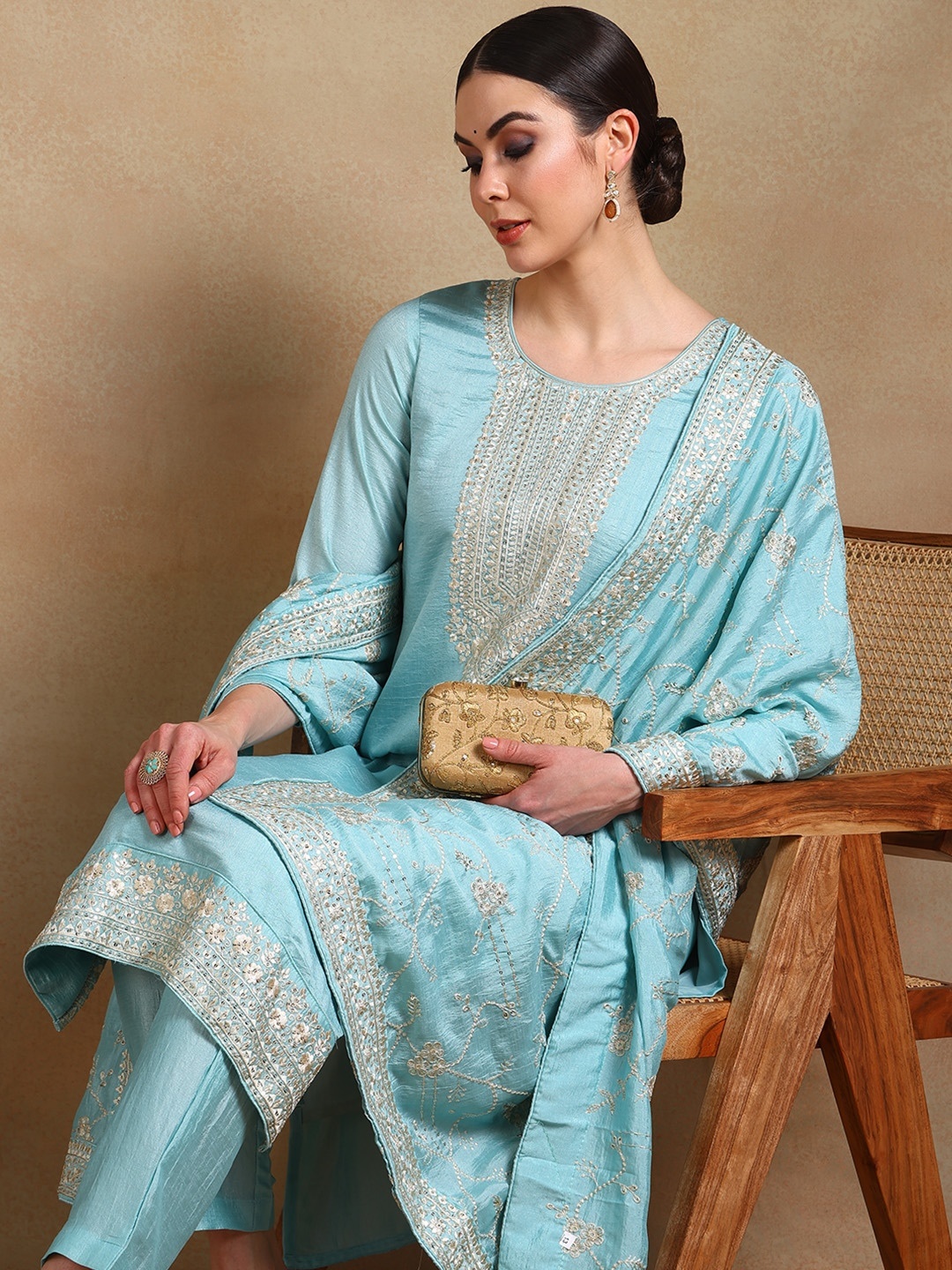 KALINI Ethnic Motifs Embroidered Regular Sequinned Kurta with Trousers & Dupatta, Blue
KALINI Ethnic Motifs Embroidered Regular Sequinned Kurta with Trousers & Dupatta, Blue