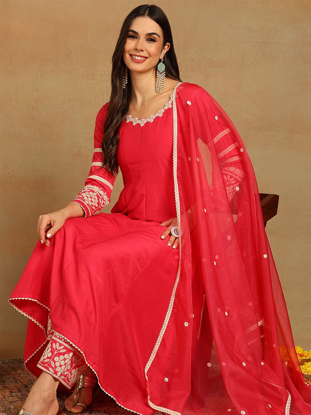 KALINI Ethnic Motifs Embroidered Regular Thread Work Kurta with Palazzos & Dupatta, Pink
KALINI Ethnic Motifs Embroidered Regular Thread Work Kurta with Palazzos & Dupatta, Pink