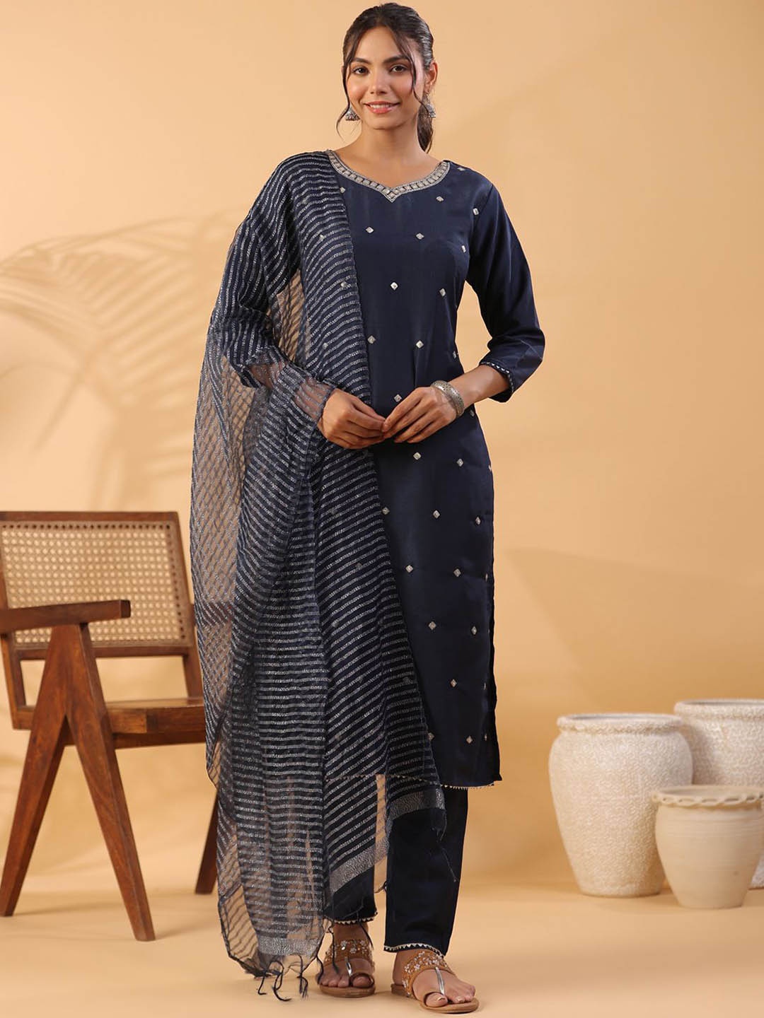 AURIELLA Ethnic Motifs Embroidered Thread Work Straight Kurta with Trousers & Dupatta, Blue
AURIELLA Ethnic Motifs Embroidered Thread Work Straight Kurta with Trousers & Dupatta, Blue
