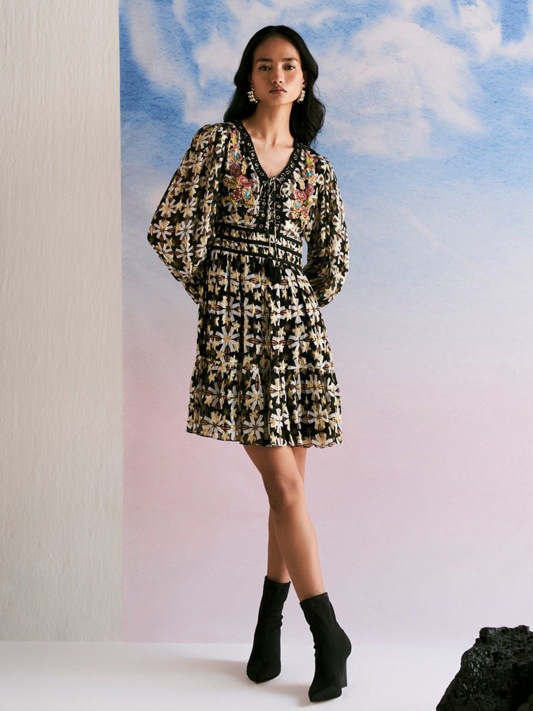 VERB BY PALLAVI SINGHEE Floral Printed Puff Sleeve Georgette A-Line Mini Dress, Black
VERB BY PALLAVI SINGHEE Floral Printed Puff Sleeve Georgette A-Line Mini Dress, Black