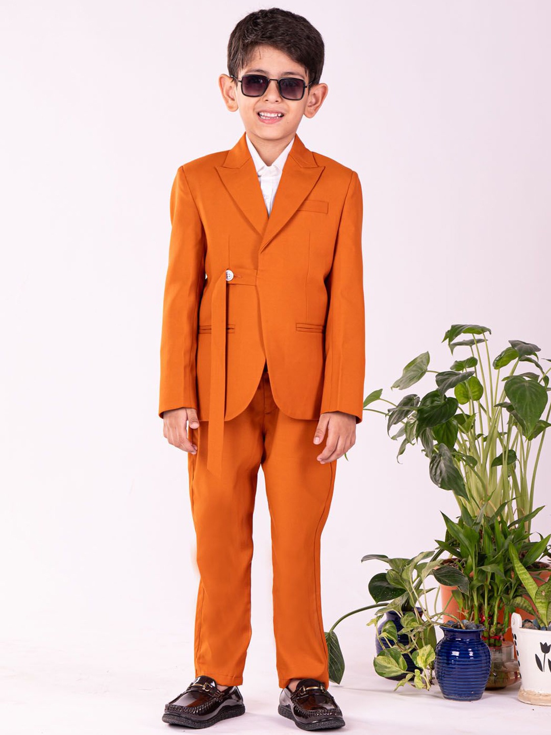 VASTRAMAY Boys Peaked Lapel Collar Single-Breasted Three-Piece Party Suit, Orange
VASTRAMAY Boys Peaked Lapel Collar Single-Breasted Three-Piece Party Suit, Orange