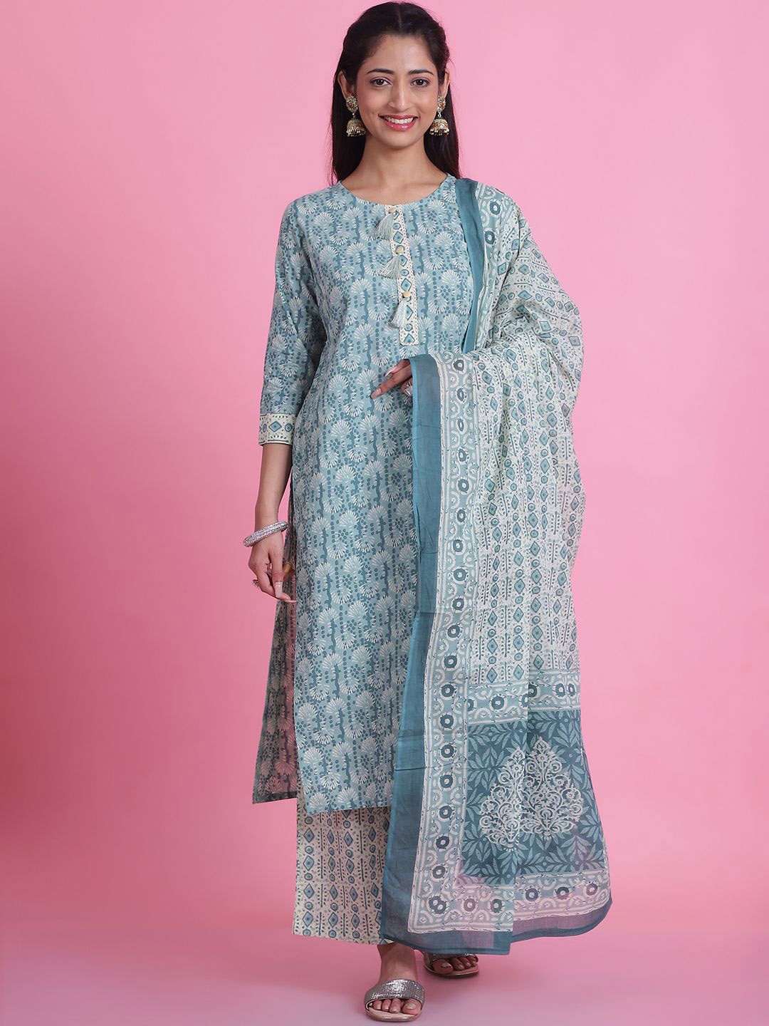 Anouk Ethnic Motifs Printed Round Neck Pure Cotton Straight Kurta with Palazzos & Dupatta, Green
Anouk Ethnic Motifs Printed Round Neck Pure Cotton Straight Kurta with Palazzos & Dupatta, Green