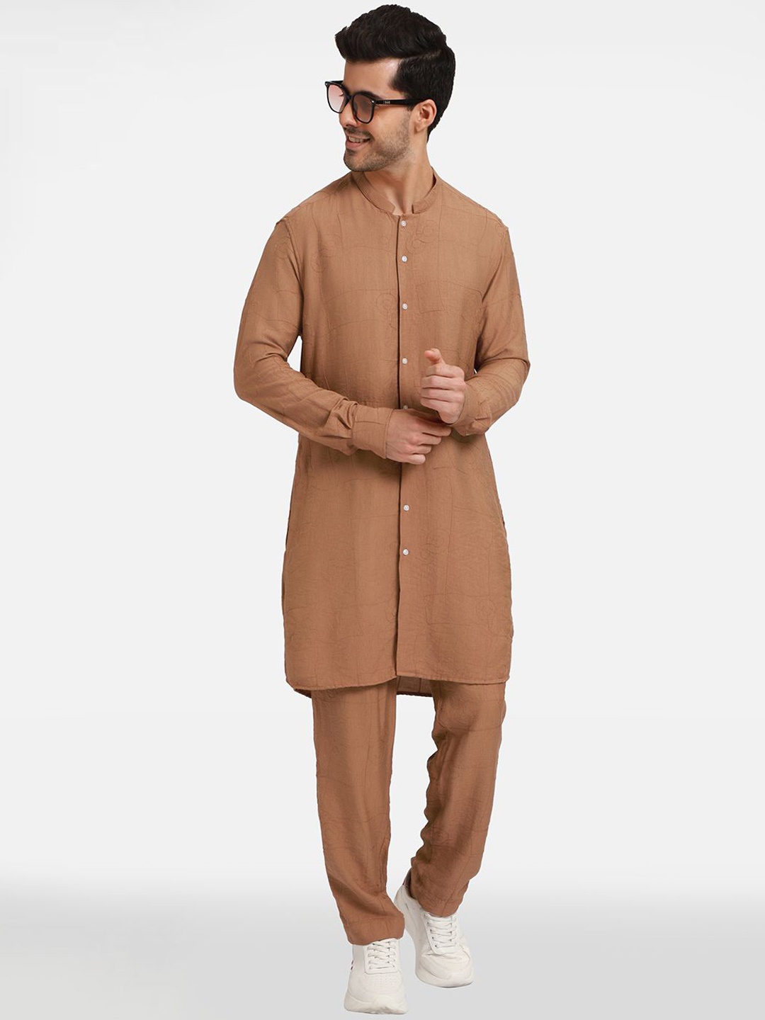 Komal Kothari Abstract Embroidered Mandarin Collar Thread Work Linen Straight Kurta, Tan
Komal Kothari Abstract Embroidered Mandarin Collar Thread Work Linen Straight Kurta, Tan