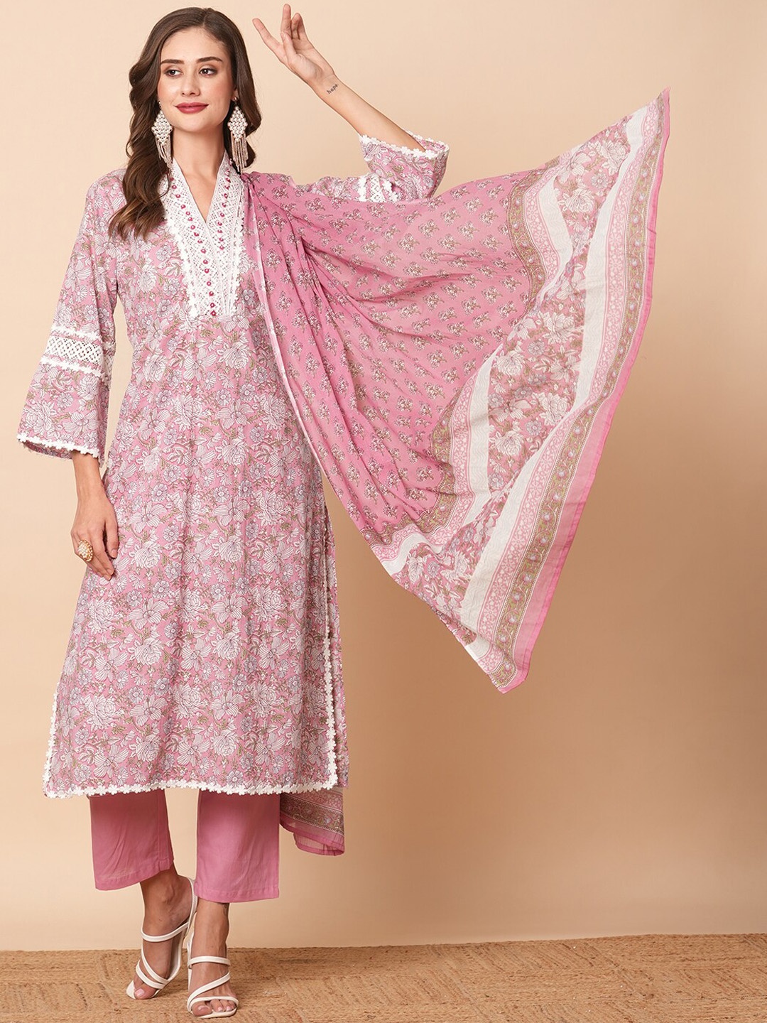 FASHOR Floral Printed Regular Beads and Stones Pure Cotton Kurta with Trousers & Dupatta, Pink
FASHOR Floral Printed Regular Beads and Stones Pure Cotton Kurta with Trousers & Dupatta, Pink