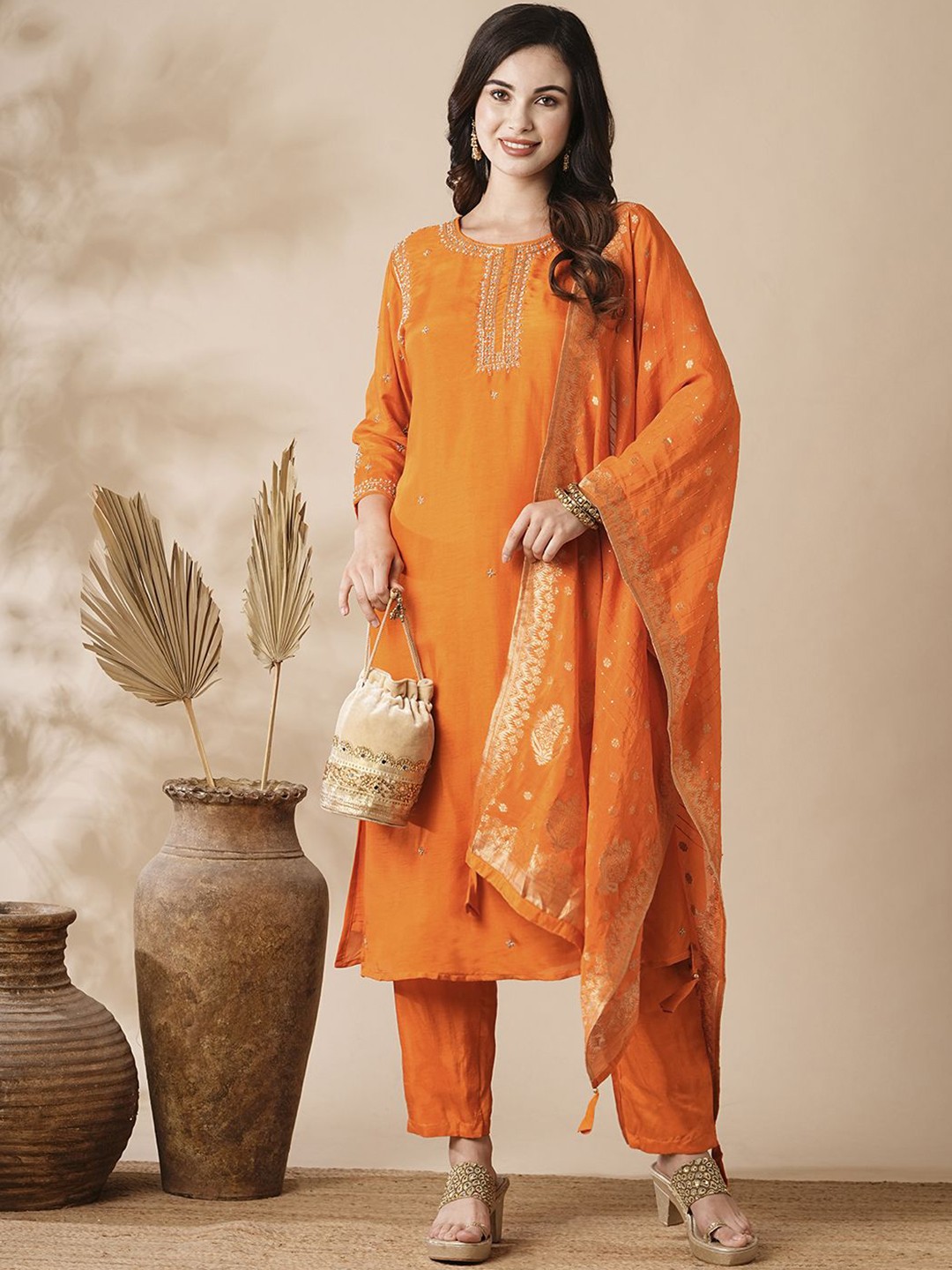 FASHOR Ethnic Motifs Embroidered Regular Zari Straight Kurta With Trousers & Dupatta, Orange
FASHOR Ethnic Motifs Embroidered Regular Zari Straight Kurta With Trousers & Dupatta, Orange