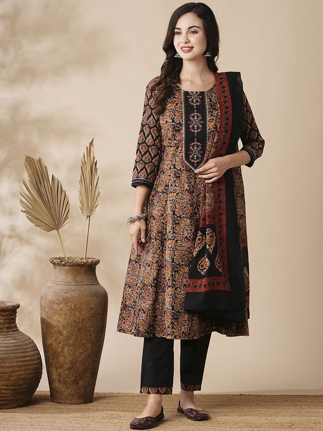 FASHOR Floral Printed Panelled Mirror Work Pure Cotton Kurta with Trousers & With Dupatta, Black
FASHOR Floral Printed Panelled Mirror Work Pure Cotton Kurta with Trousers & With Dupatta, Black
