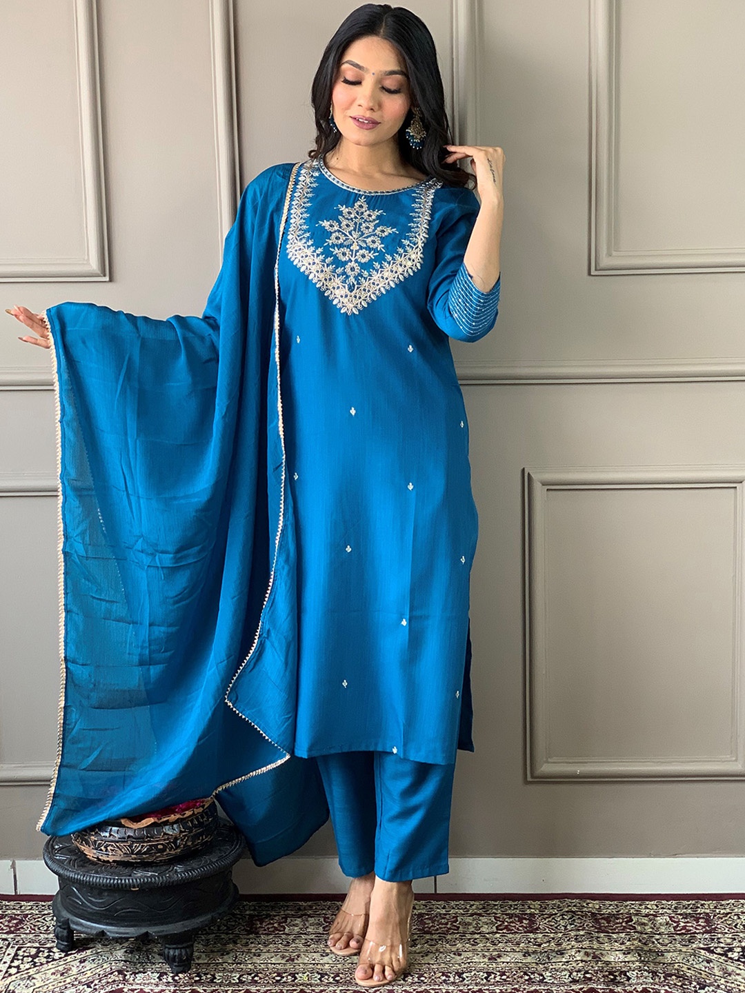 J.KANJI Round Neck Ethnic Embroidered Thread Work Kurta with Trouser & Dupatta, Teal
J.KANJI Round Neck Ethnic Embroidered Thread Work Kurta with Trouser & Dupatta, Teal