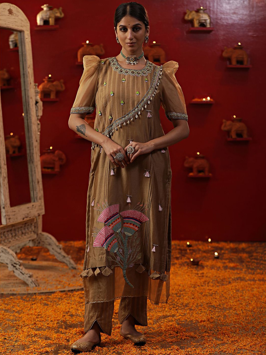 ARPITA SULAKSHANA Floral Embroidered Round Neck Straight Kurta with Trousers & Dupatta, Tan
ARPITA SULAKSHANA Floral Embroidered Round Neck Straight Kurta with Trousers & Dupatta, Tan
