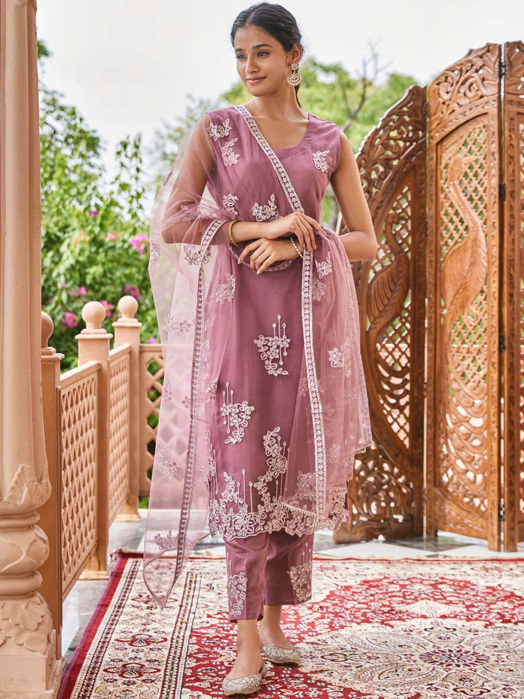 WOMEN PLUS Women Floral Embroidered Regular Thread Work Kurta with Trousers & With Dupatta, Pink
WOMEN PLUS Women Floral Embroidered Regular Thread Work Kurta with Trousers & With Dupatta, Pink