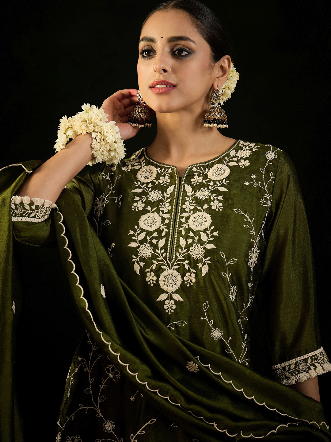 Indo Era Ethnic Motifs Embroidered Straight Kurta With Trousers & Dupatta, Green
Indo Era Ethnic Motifs Embroidered Straight Kurta With Trousers & Dupatta, Green