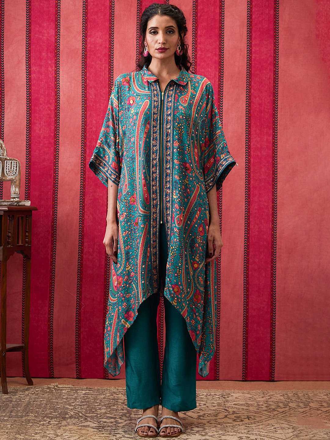 SOUP BY SOUGAT PAUL Shirt Collar Ethnic Motifs Printed Regular Silk Crepe Kurta Set, Teal
SOUP BY SOUGAT PAUL Shirt Collar Ethnic Motifs Printed Regular Silk Crepe Kurta Set, Teal