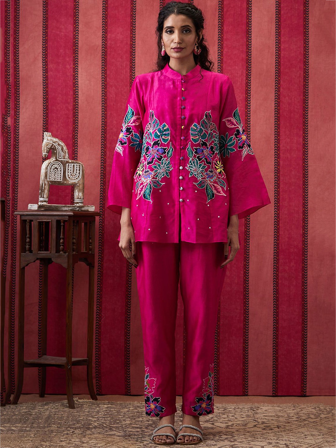 SOUP BY SOUGAT PAUL Mandarin Collar Printed Angrakha Sequinned Chanderi Co-Ord Set, Pink
SOUP BY SOUGAT PAUL Mandarin Collar Printed Angrakha Sequinned Chanderi Co-Ord Set, Pink