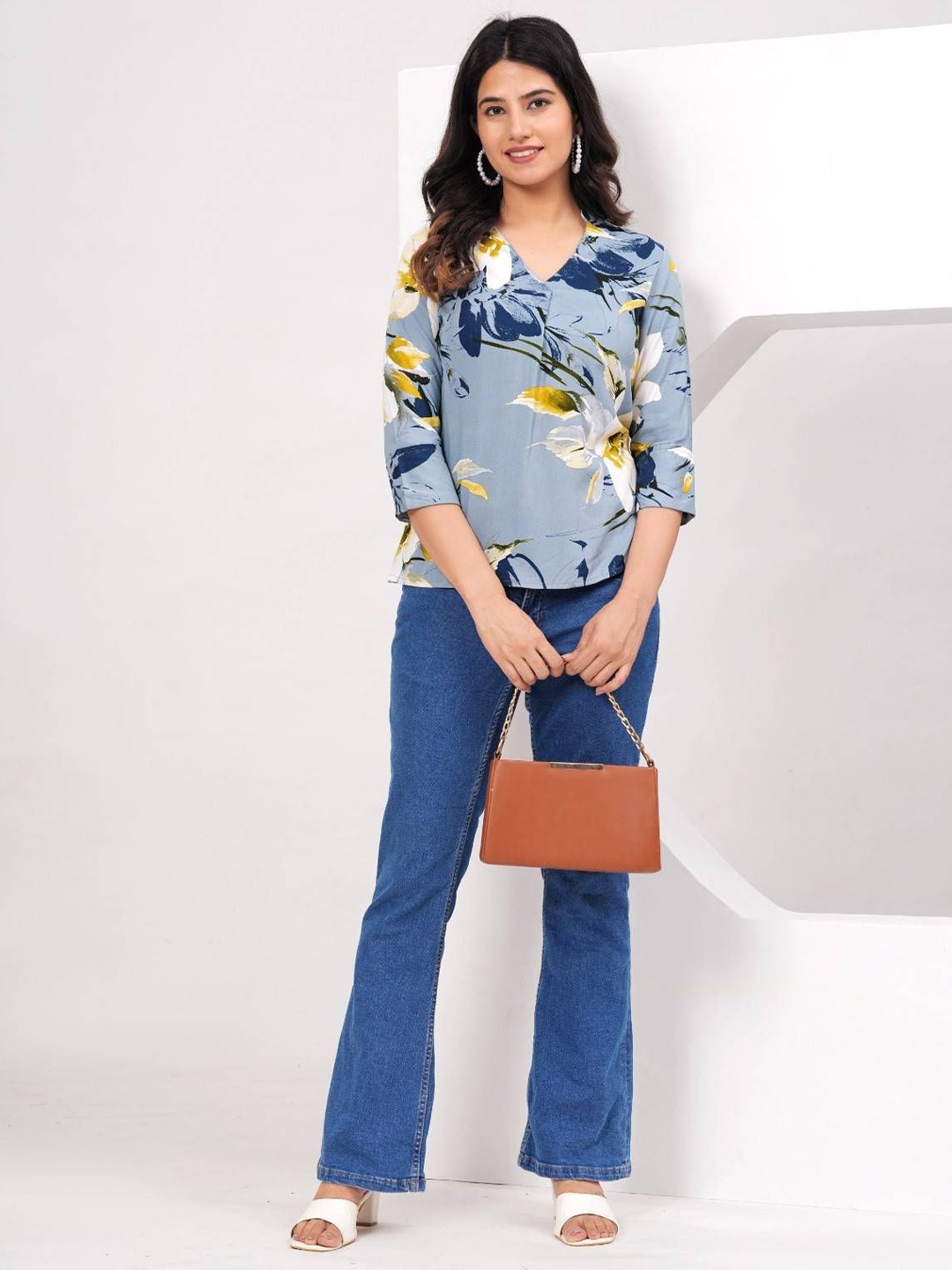 Chemistry Floral Printed Mandarin Collar Three-Quarter Sleeves Regular Top, Grey
Chemistry Floral Printed Mandarin Collar Three-Quarter Sleeves Regular Top, Grey