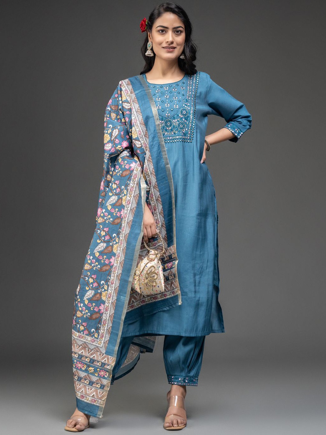 DARIAN Floral Yoke Design Regular Thread Work Kurta with Trousers & With Dupatta, Blue
DARIAN Floral Yoke Design Regular Thread Work Kurta with Trousers & With Dupatta, Blue