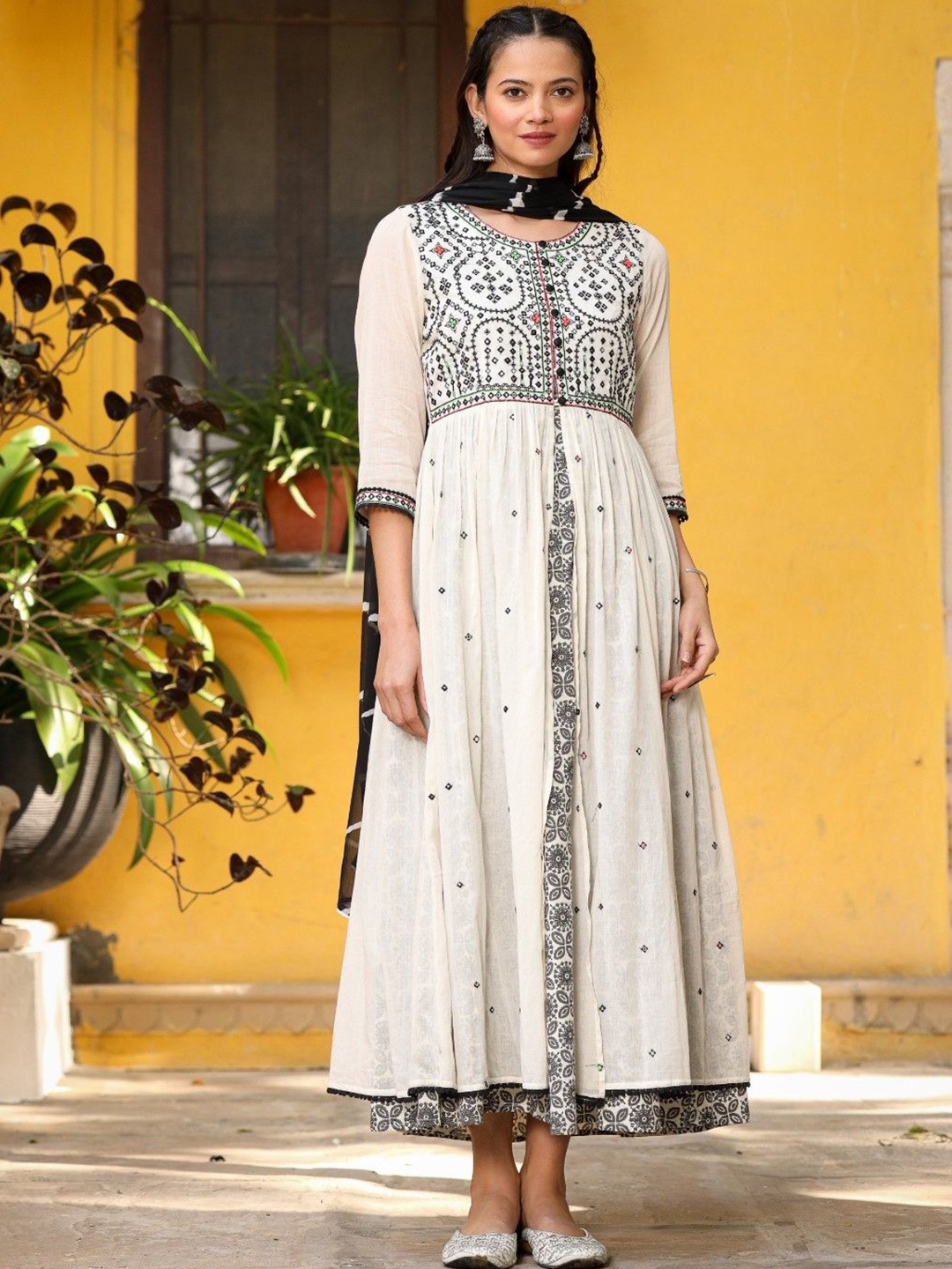 Juniper Floral Embroidered Anarkali Maxi Ethnic Dress With Jacket & Tie-Dye Dupatta, Off white
Juniper Floral Embroidered Anarkali Maxi Ethnic Dress With Jacket & Tie-Dye Dupatta, Off white