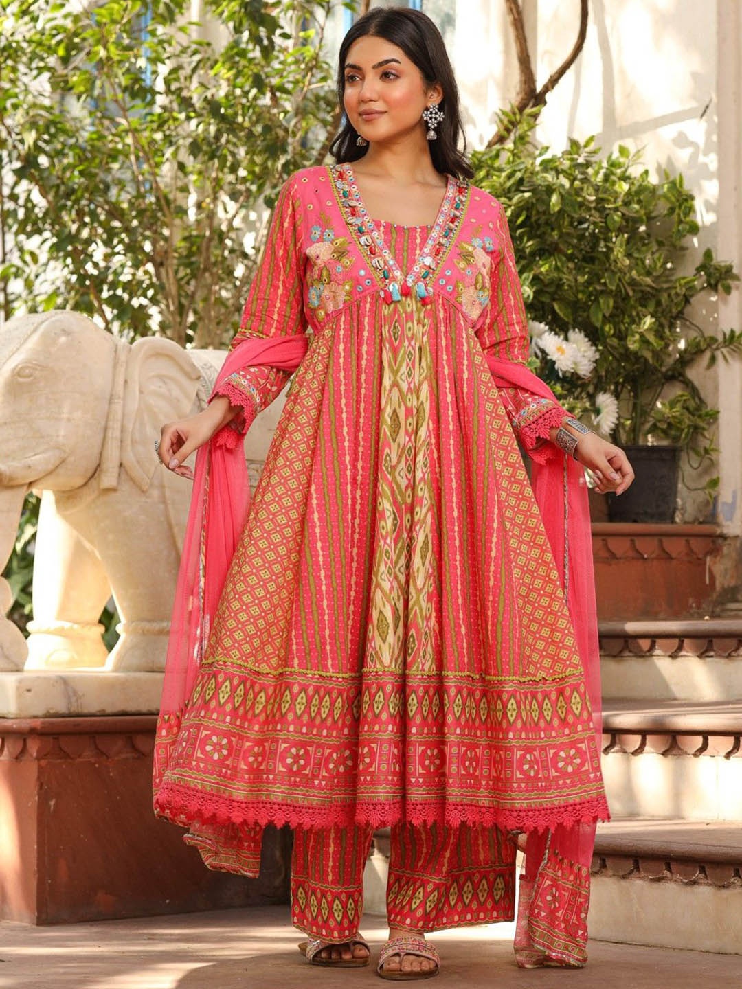 Juniper Floral Printed Empire Pure Cotton Kurta with Trousers & With Dupatta, Green
Juniper Floral Printed Empire Pure Cotton Kurta with Trousers & With Dupatta, Green