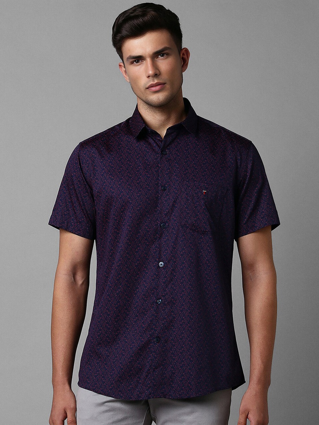 Louis Philippe Sport Spread Collar Short Sleeves Slim Fit Floral Printed Casual Shirt, Navy blue
Louis Philippe Sport Spread Collar Short Sleeves Slim Fit Floral Printed Casual Shirt, Navy blue