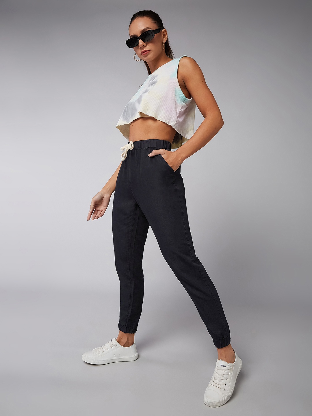 DOLCE CRUDO Women Lightweight Regular Length Mid Rise Clean Look Regular Fit Denim Joggers, Black
DOLCE CRUDO Women Lightweight Regular Length Mid Rise Clean Look Regular Fit Denim Joggers, Black