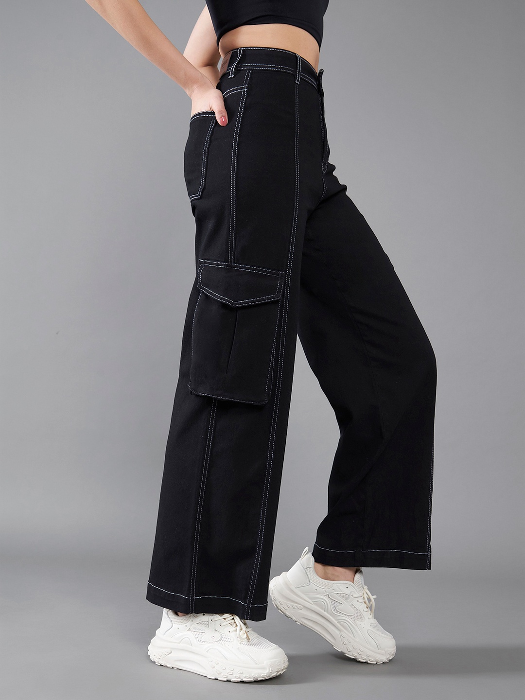 DOLCE CRUDO Women Wide-Leg High-Rise Regular-Length Stretchable Patch-Pocketed Denim Jeans, Black
DOLCE CRUDO Women Wide-Leg High-Rise Regular-Length Stretchable Patch-Pocketed Denim Jeans, Black
