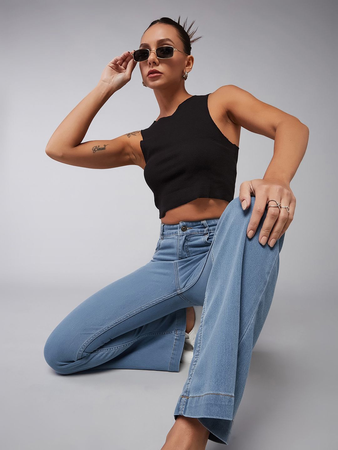 DOLCE CRUDO Women Bootcut High rise Clean look Regular Stretchable Denim Jeans, Blue
DOLCE CRUDO Women Bootcut High rise Clean look Regular Stretchable Denim Jeans, Blue