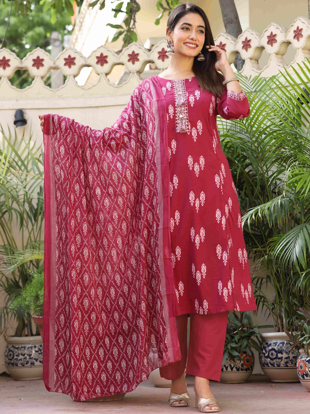 KALINI Ethnic Motifs Printed Regular Pure Cotton Kurta with Trousers & Dupatta, Maroon
KALINI Ethnic Motifs Printed Regular Pure Cotton Kurta with Trousers & Dupatta, Maroon