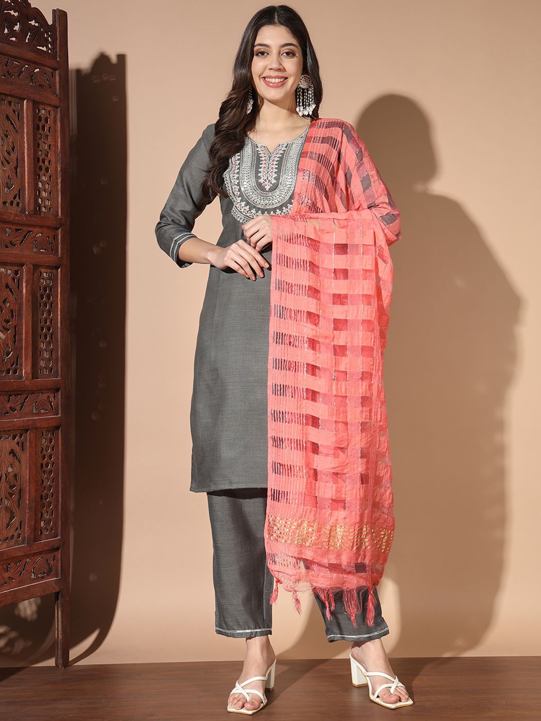 BAESD Ethnic Motifs Embroidered Thread Work Yoke Design Kurta With Trousers & Dupatta, Grey
BAESD Ethnic Motifs Embroidered Thread Work Yoke Design Kurta With Trousers & Dupatta, Grey