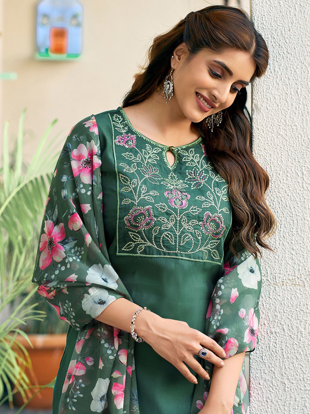 KALINI Floral Embroidered Thread Work Keyhole Neck Straight Kurta With Trousers & Dupatta, Green
KALINI Floral Embroidered Thread Work Keyhole Neck Straight Kurta With Trousers & Dupatta, Green
