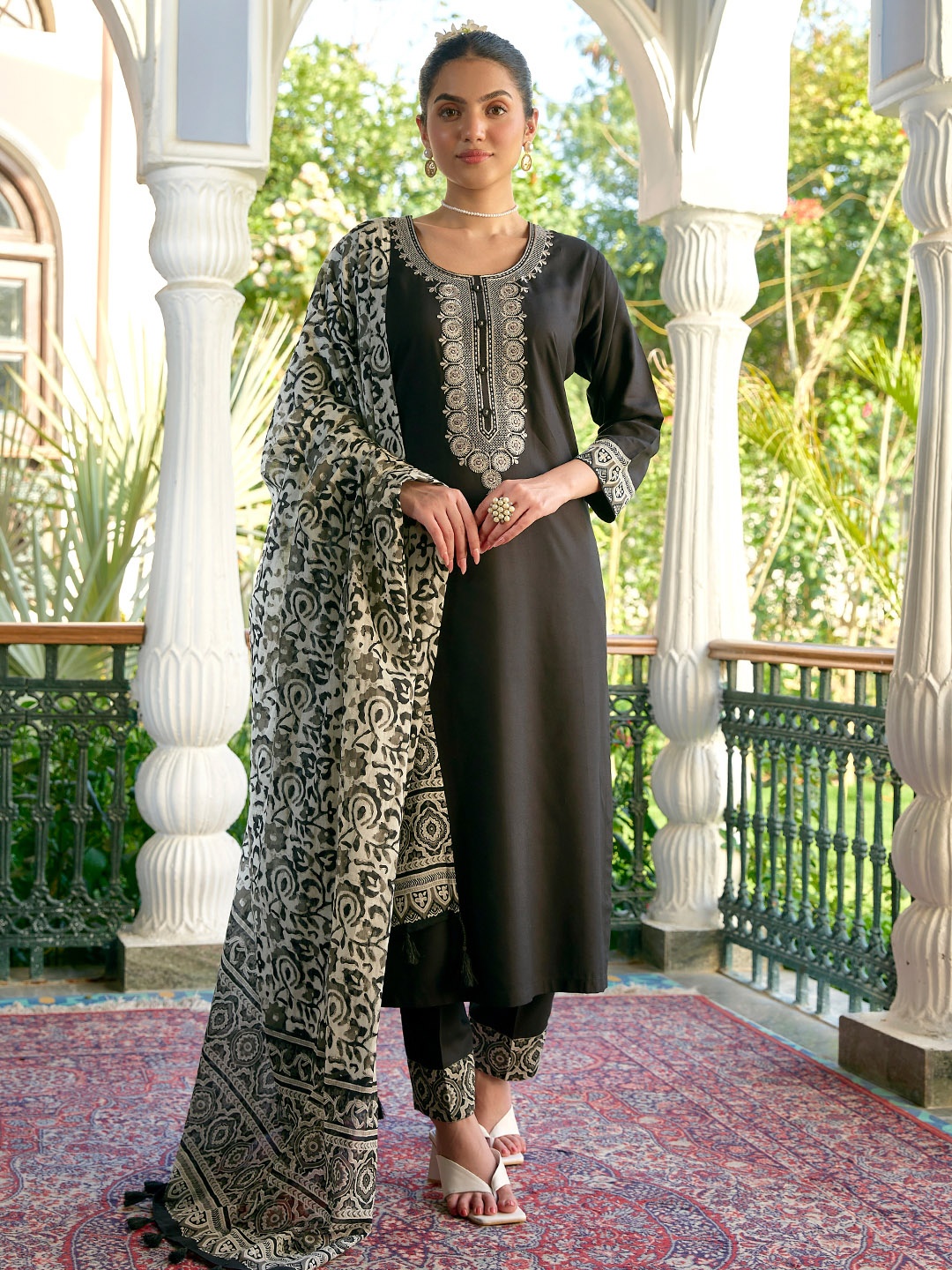 WOMEN PLUS Women Ethnic Motifs Embroidered Regular Thread Work Kurta with Trousers & With Dupatta, Black
WOMEN PLUS Women Ethnic Motifs Embroidered Regular Thread Work Kurta with Trousers & With Dupatta, Black