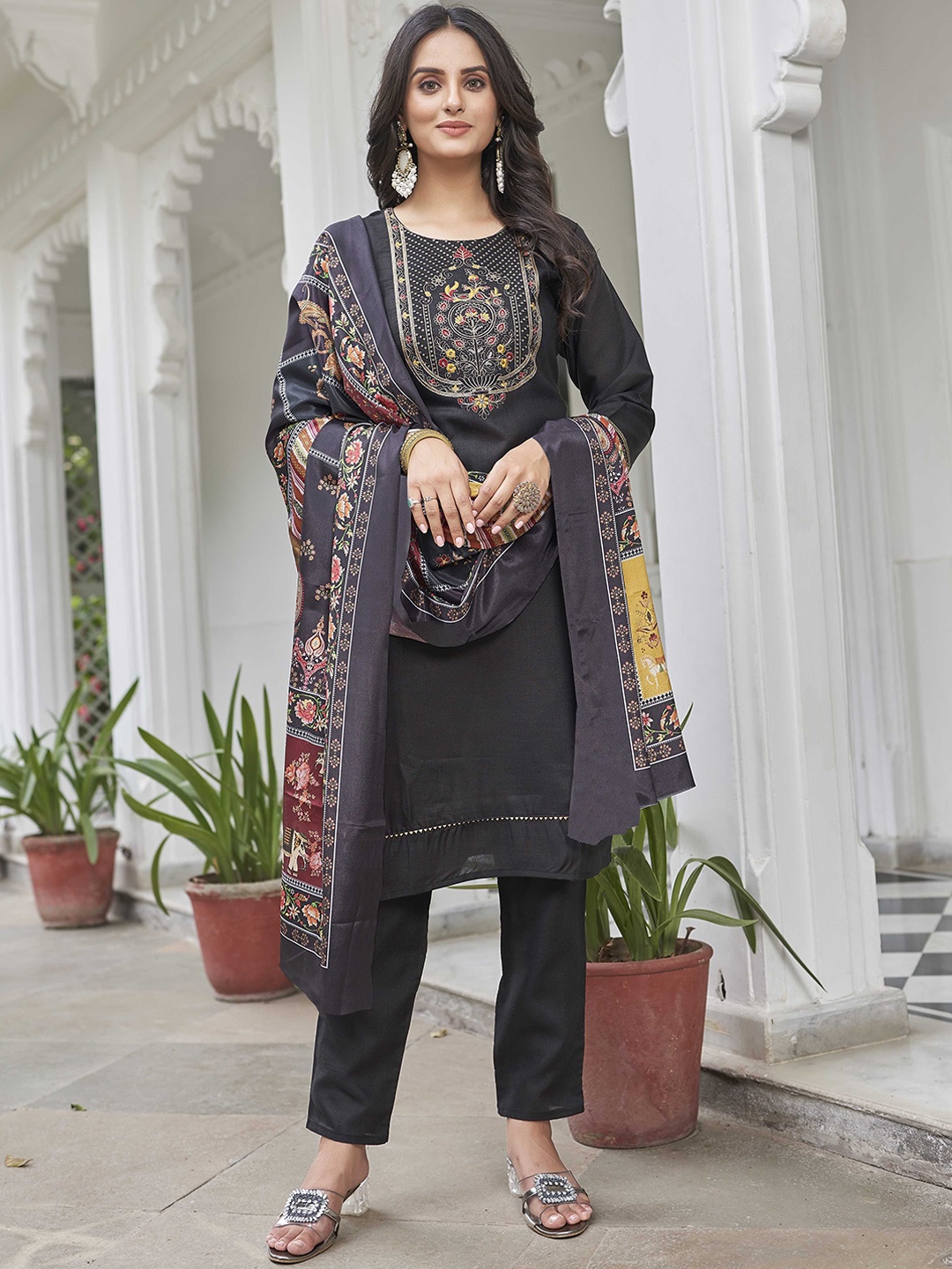 TWINS LADY Ethnic Motifs Yoke Designed Straight Thread Work Kurta with Trousers & Dupatta, Black
TWINS LADY Ethnic Motifs Yoke Designed Straight Thread Work Kurta with Trousers & Dupatta, Black