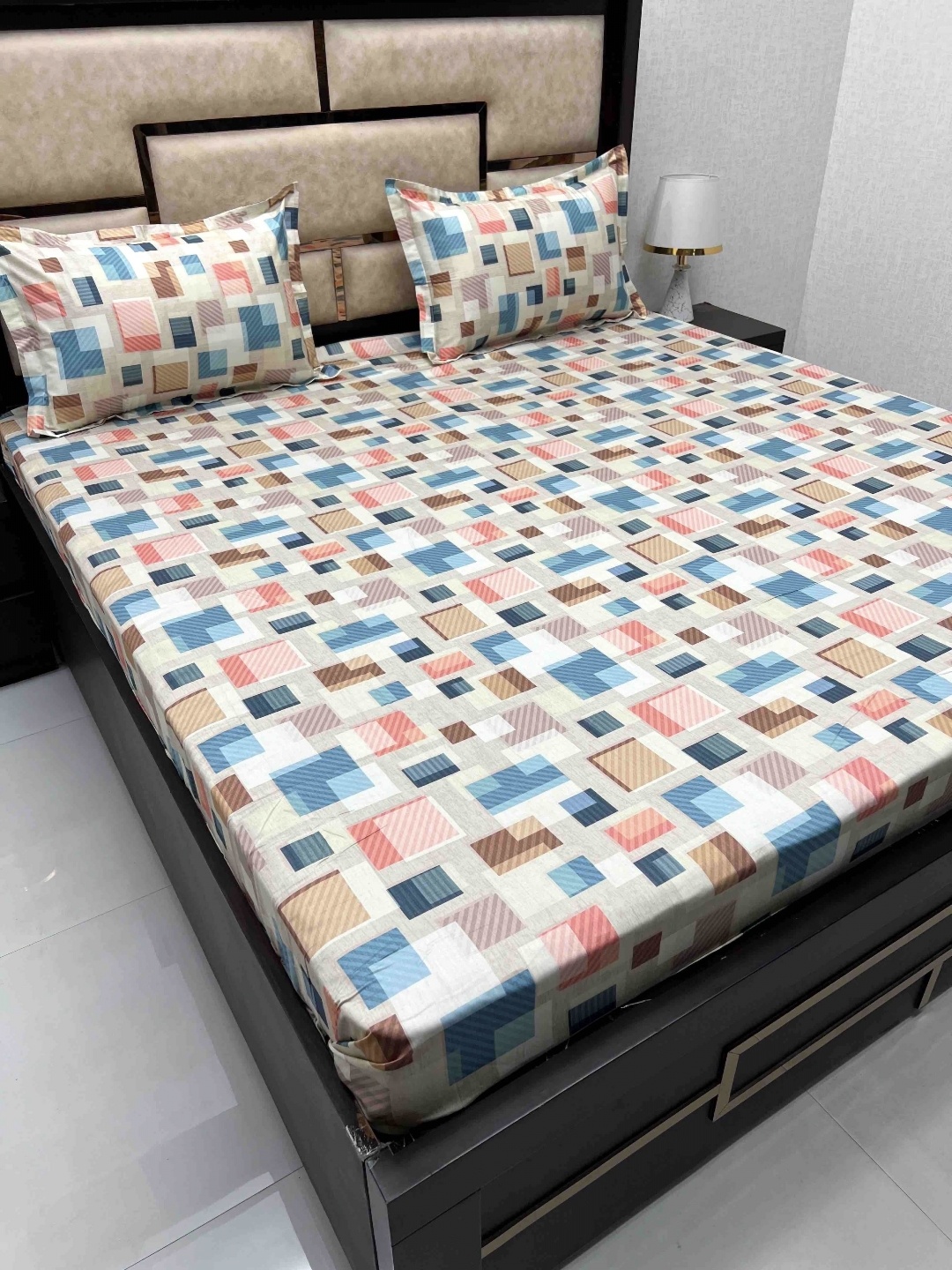 Pure Decor Beige & Blue Geometric Pure Cotton 600 TC King Bedsheet with 2 Pillow Covers
Pure Decor Beige & Blue Geometric Pure Cotton 600 TC King Bedsheet with 2 Pillow Covers