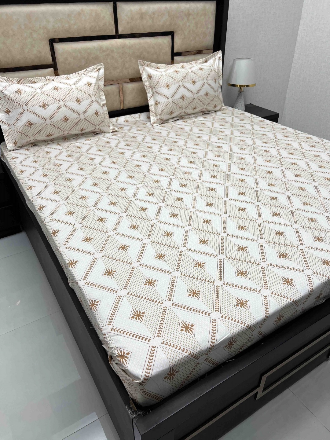 Pure Decor Brown & White Geometric Pure Cotton 400 TC Queen Bedsheet with 2 Pillow Covers
Pure Decor Brown & White Geometric Pure Cotton 400 TC Queen Bedsheet with 2 Pillow Covers