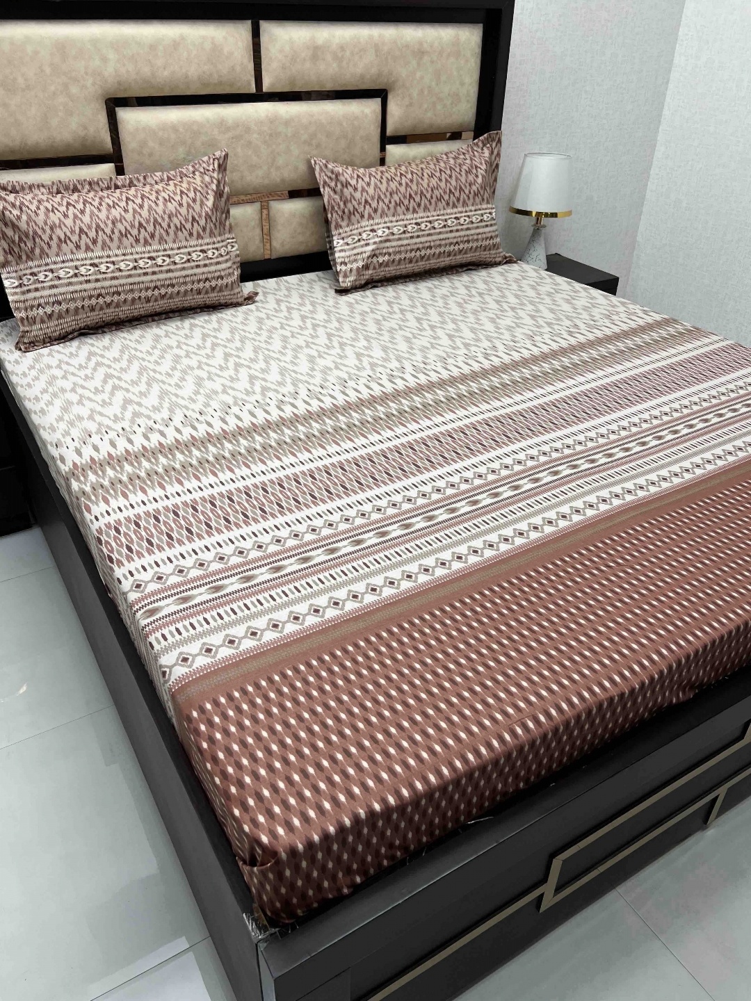 Pure Decor Brown & White Abstract Pure Cotton 400 TC King Bedsheet with 2 Pillow Covers
Pure Decor Brown & White Abstract Pure Cotton 400 TC King Bedsheet with 2 Pillow Covers