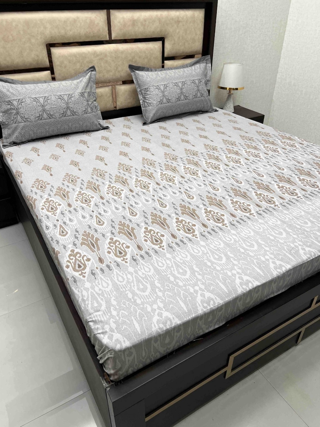 Pure Decor Grey & White Ethnic Motifs Pure Cotton 400 TC King Bedsheet with 2 PillowCovers
Pure Decor Grey & White Ethnic Motifs Pure Cotton 400 TC King Bedsheet with 2 PillowCovers