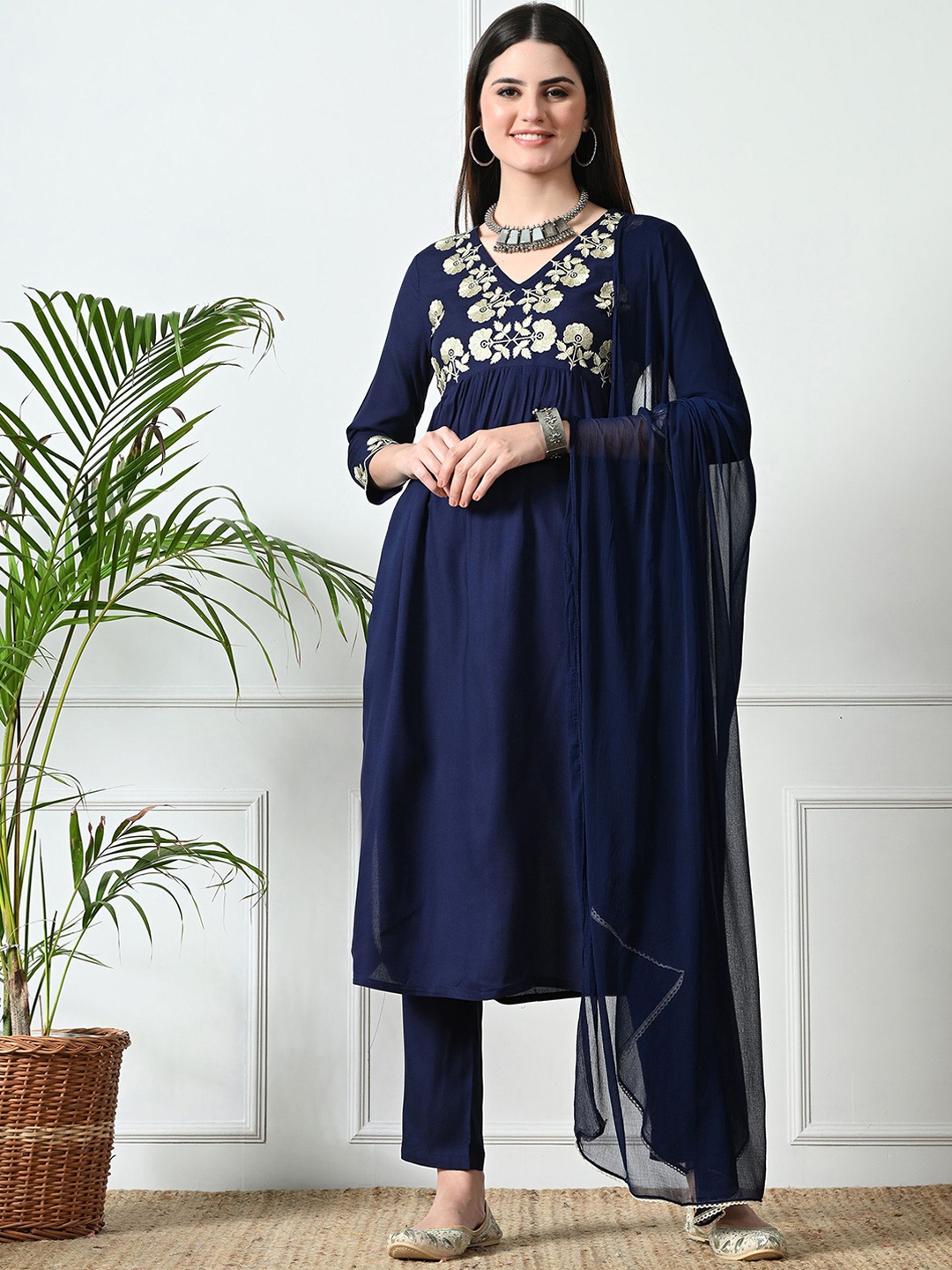 DANEEN Women Floral Embroidered Regular Thread Work Kurta with Trousers & With Dupatta, Blue
DANEEN Women Floral Embroidered Regular Thread Work Kurta with Trousers & With Dupatta, Blue