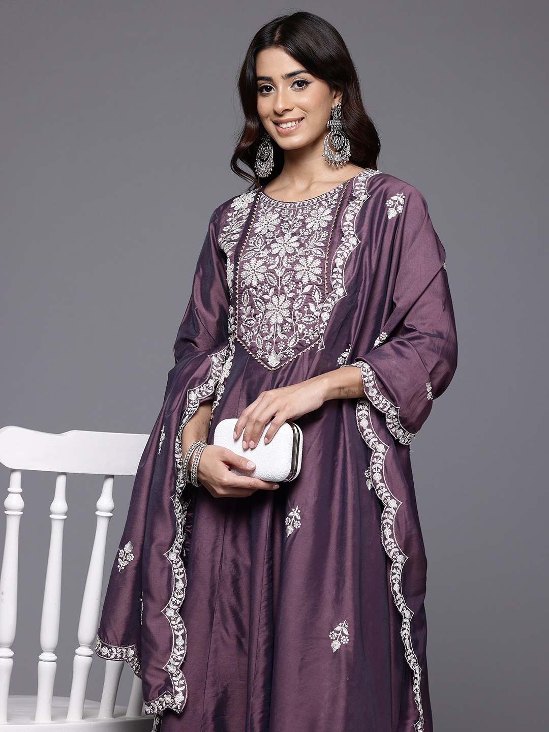 Varanga Women Floral Embroidered Regular Thread Work Pure Cotton Kurta with Trousers & With Dupatta, Purple
Varanga Women Floral Embroidered Regular Thread Work Pure Cotton Kurta with Trousers & With Dupatta, Purple