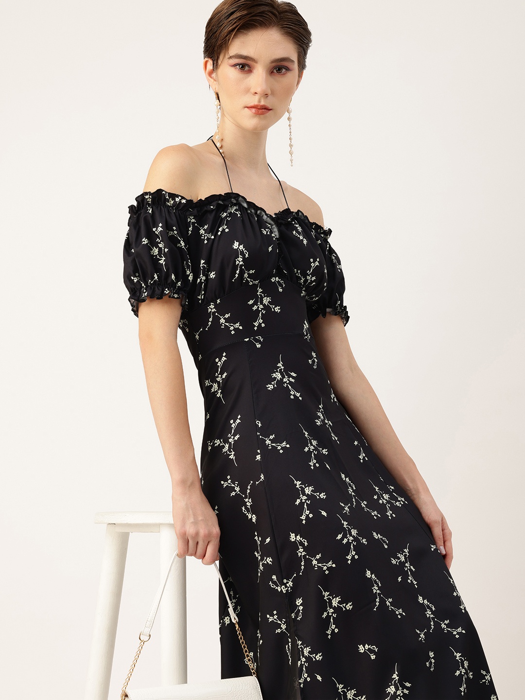 bebe Floral Printed Off-Shoulder Halter Neck Puff Sleeve A-Line Midi Dress, Black
bebe Floral Printed Off-Shoulder Halter Neck Puff Sleeve A-Line Midi Dress, Black