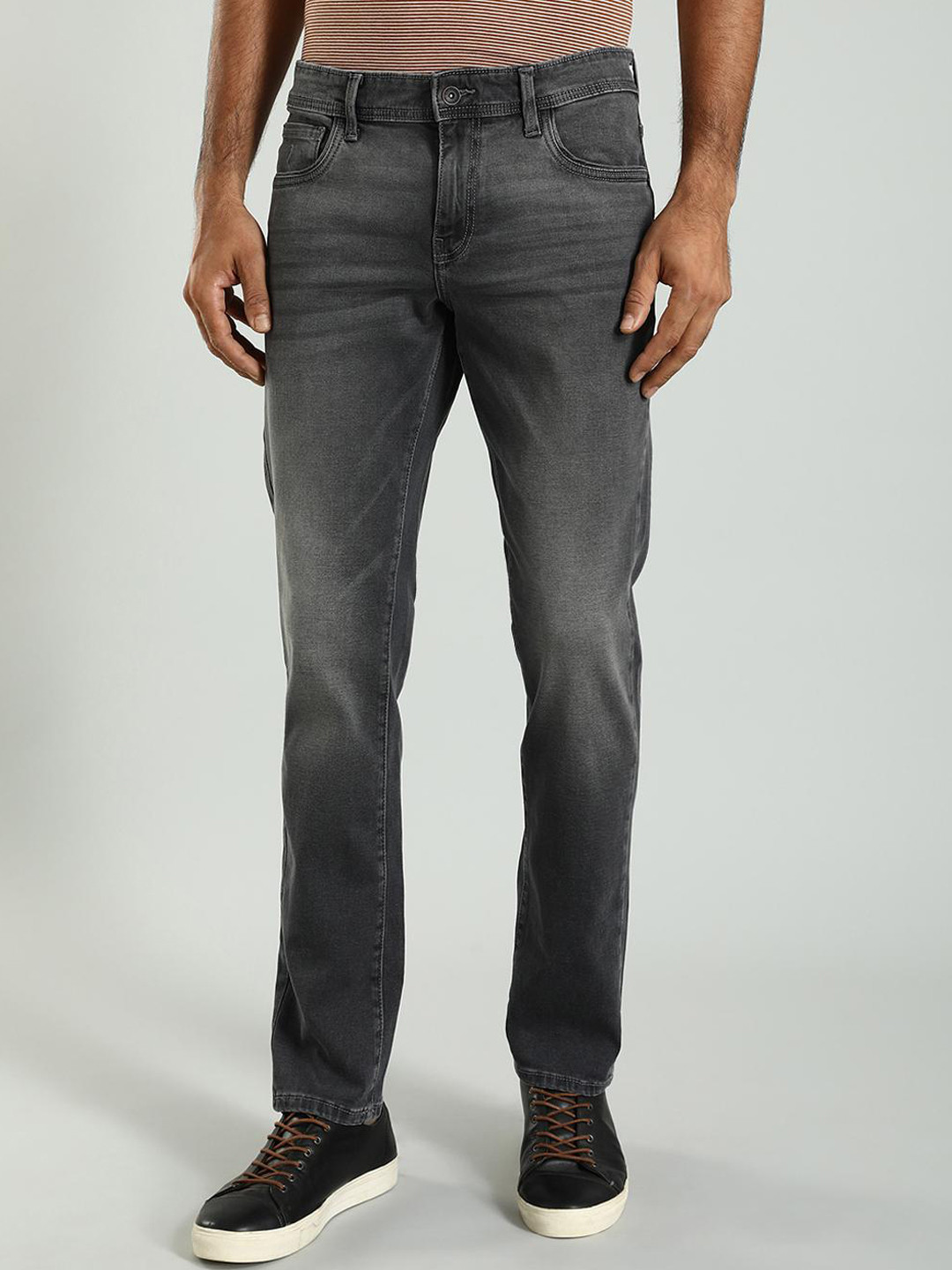 Indian Terrain Men Brooklyn Tapered Fit Mid-Rise Heavy Fade Clean Look Stretchable Jeans, Grey
Indian Terrain Men Brooklyn Tapered Fit Mid-Rise Heavy Fade Clean Look Stretchable Jeans, Grey