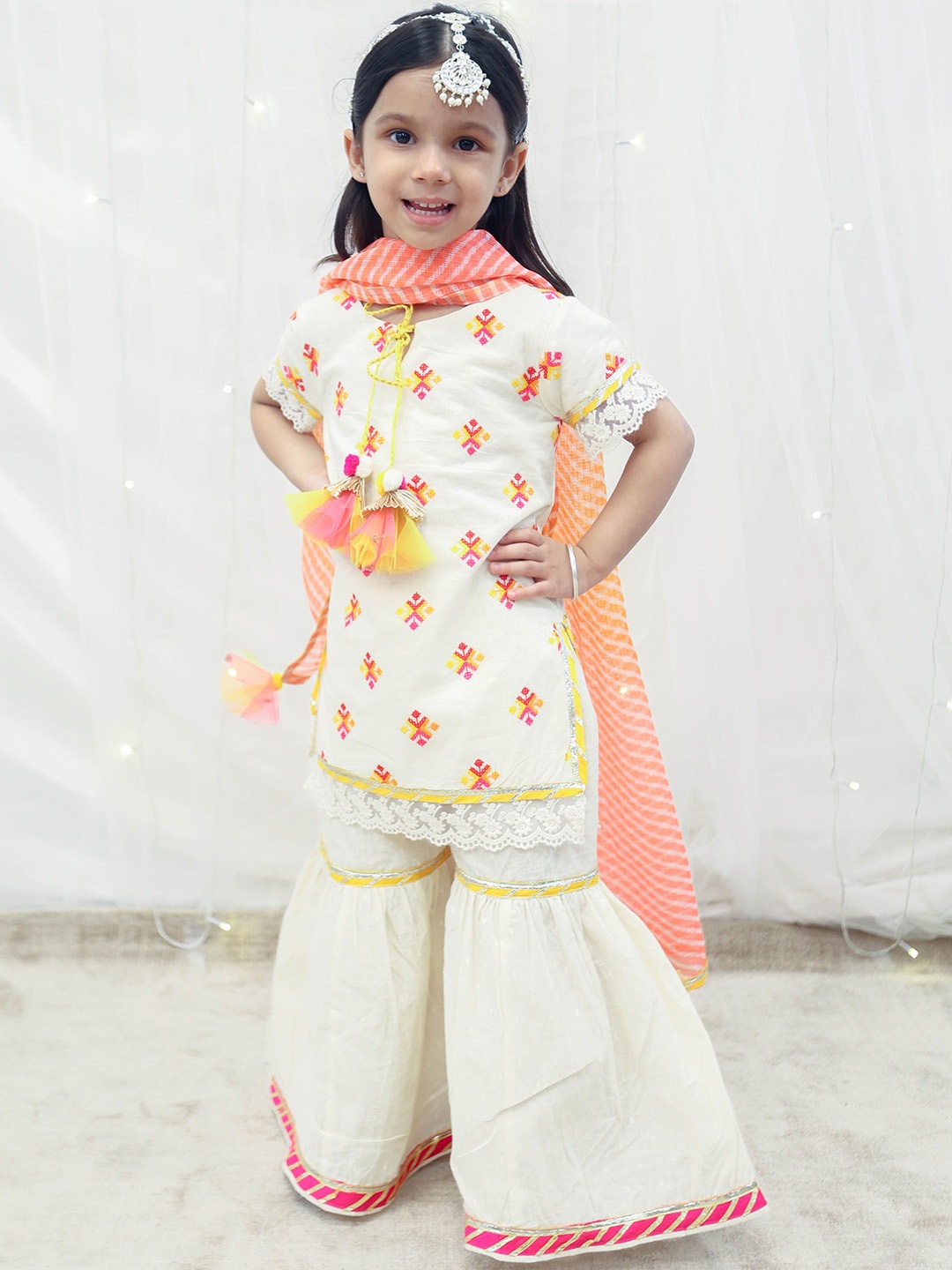 Fayon Kids Girls Ethnic Motifs Printed Pure Cotton Kurta with Sharara & With Dupatta, Off white
Fayon Kids Girls Ethnic Motifs Printed Pure Cotton Kurta with Sharara & With Dupatta, Off white