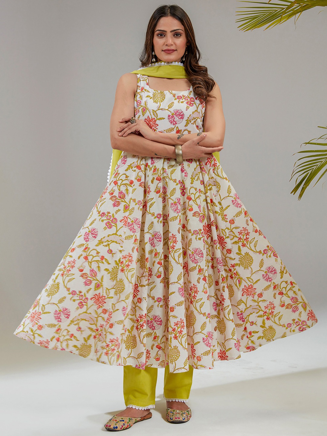 KASYA Floral Printed Regular Pure Cotton Kurta with Palazzos & With Dupatta, Off white
KASYA Floral Printed Regular Pure Cotton Kurta with Palazzos & With Dupatta, Off white